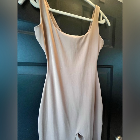 🌻NWOT SKIMS All-In-One Scoop Neck Onesie/Jumpsuit - Picture 8 of 9